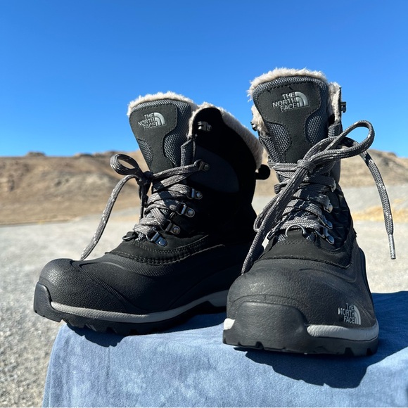 NWT The North Face Chilkat 400 Winter Boots COLOR: TNF BLACK/ZINC GREY Faux Fur - Picture 3 of 13